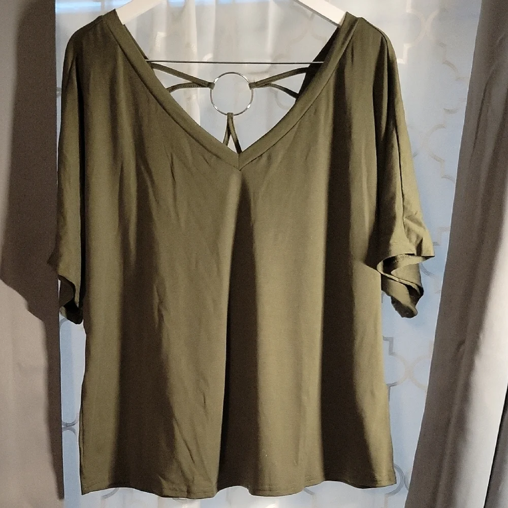 NWOT Olive Green Backless Short Sleeve Blouse - Picture 3 of 6